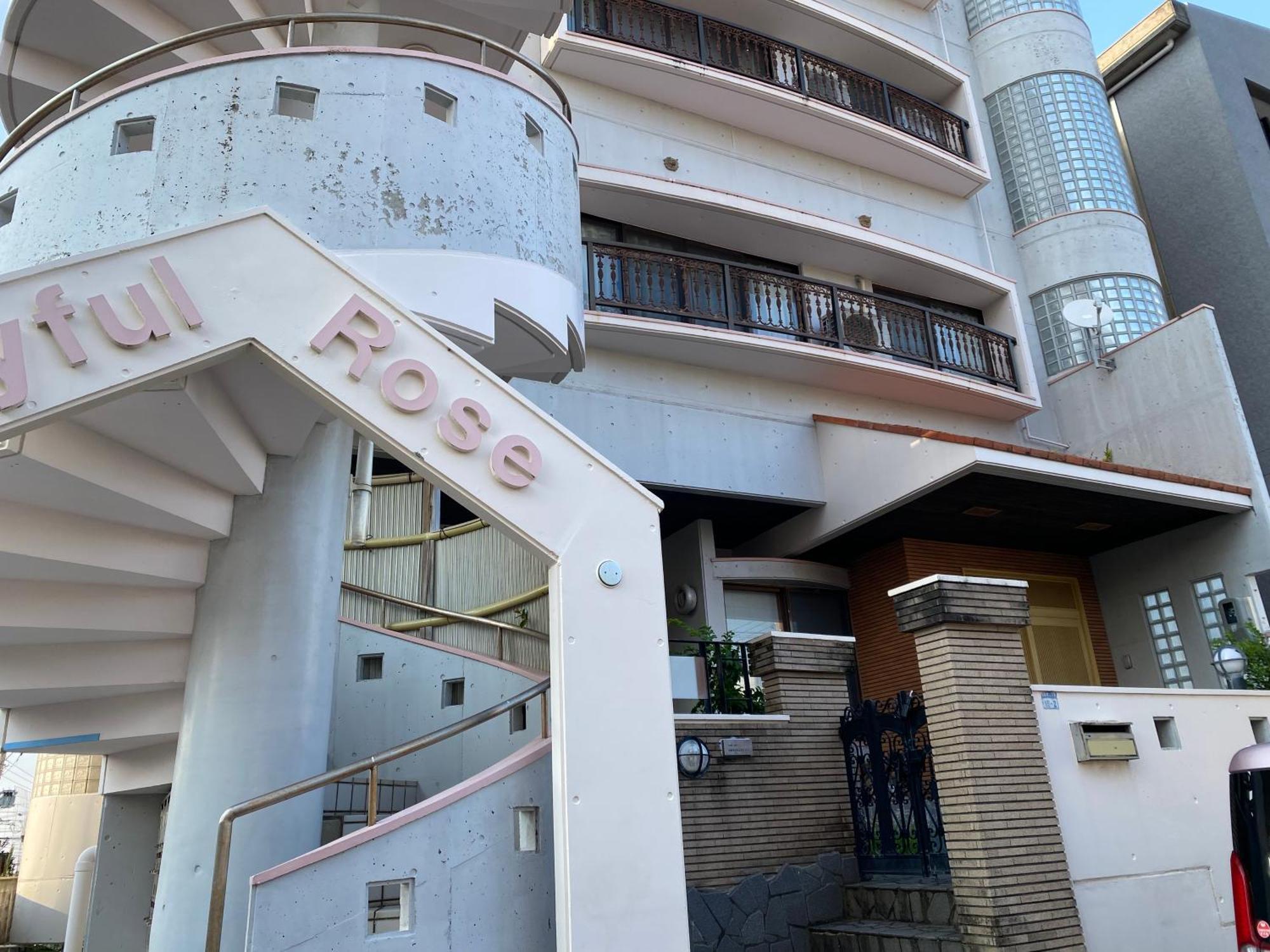 Apartmán Joyful Rose Ginowan Exteriér fotografie